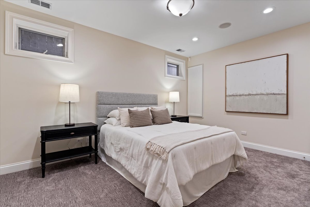 3638 North Wayne Avenue Chicago, IL 60613 - Photo 28 of 38