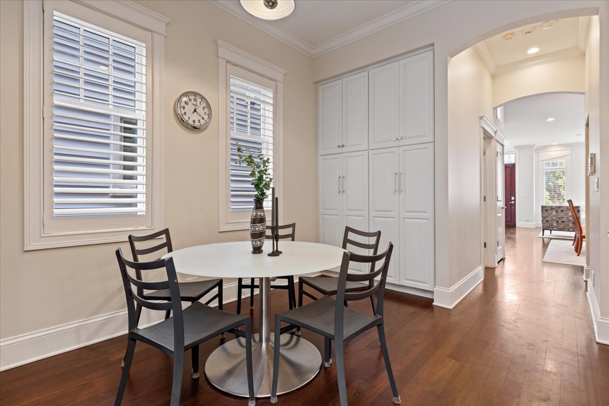 3638 North Wayne Avenue Chicago, IL 60613 - Photo 9 of 38
