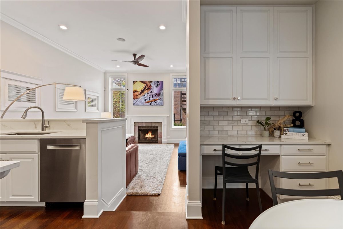 3638 North Wayne Avenue Chicago, IL 60613 - Photo 10 of 38