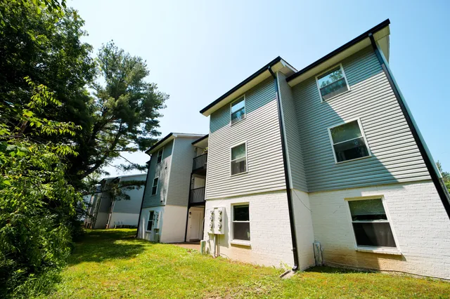 $895 | 100 Valley View Drive, Unit C21, Dickson, TN 37055