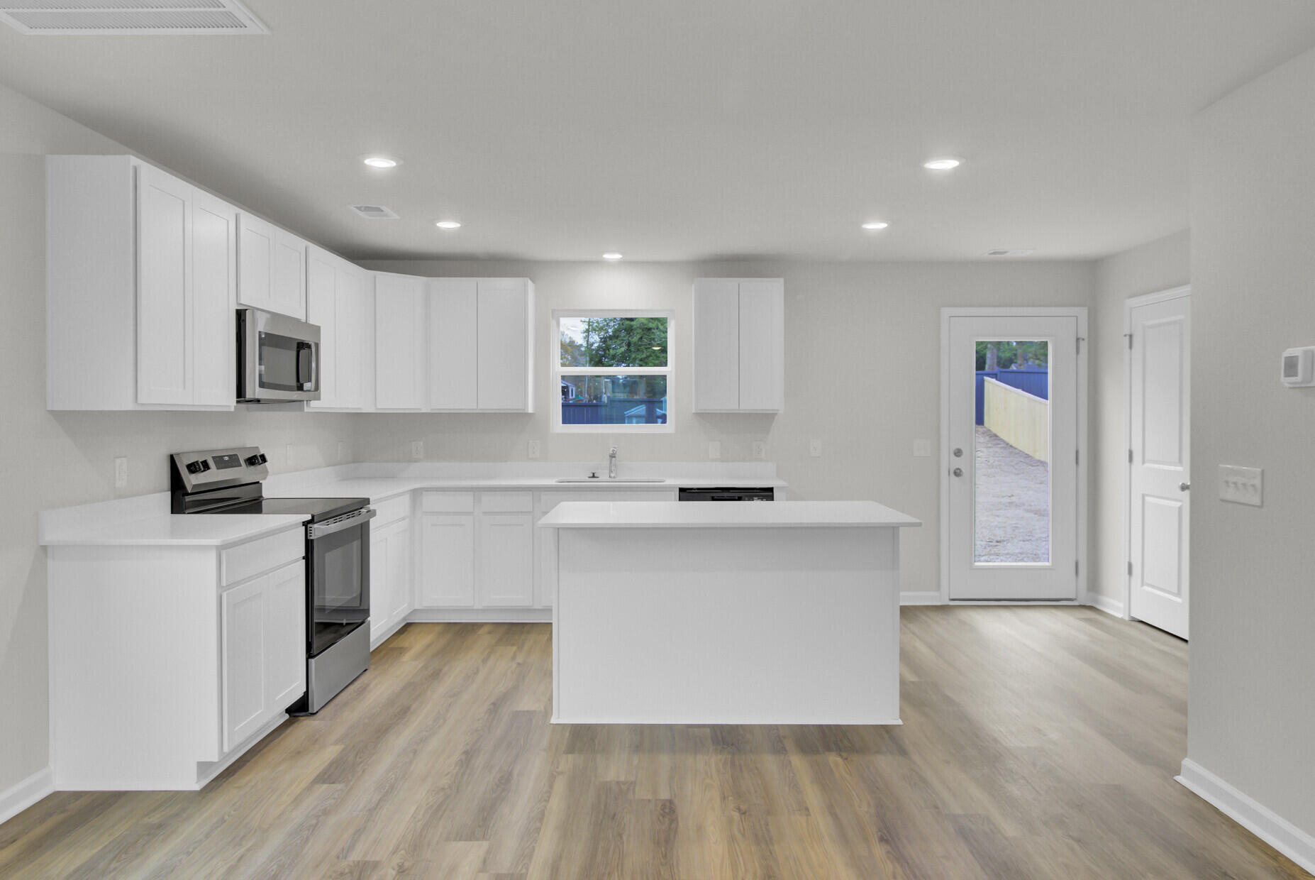 7007 Windham Way Ladson, SC 29456 - Photo 9 of 53 Modern Upgraded Kitchen