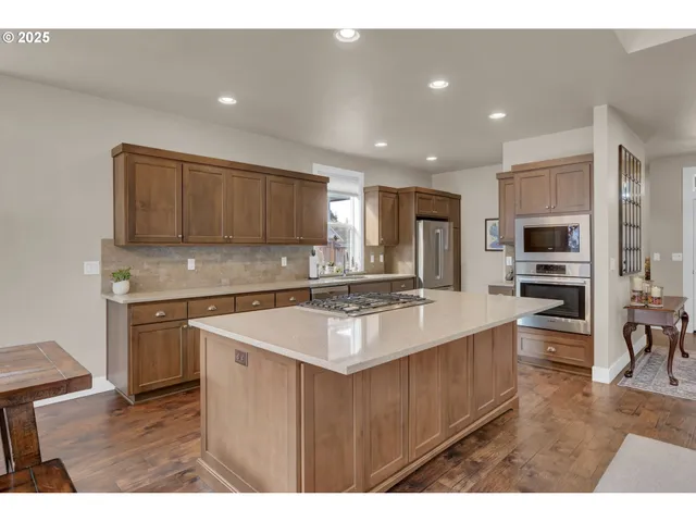 $886,000 | 2138 Country Haven Drive, Eugene, OR 97408