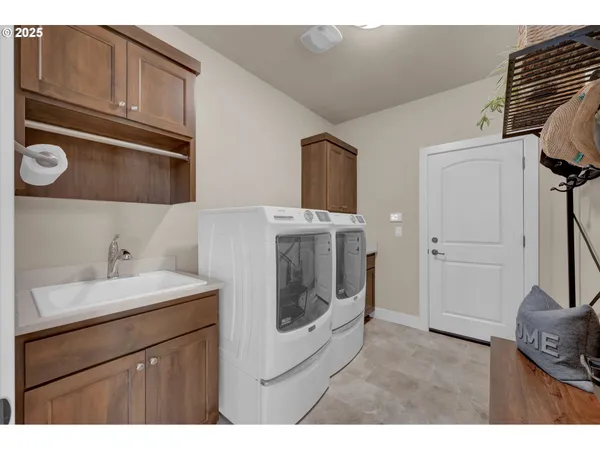 $860,000 | 2138 Country Haven Drive, Eugene, OR 97408