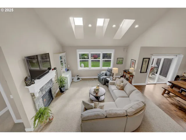 $886,000 | 2138 Country Haven Drive, Eugene, OR 97408