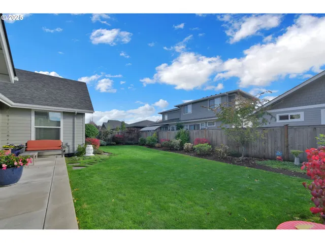 $886,000 | 2138 Country Haven Drive, Eugene, OR 97408