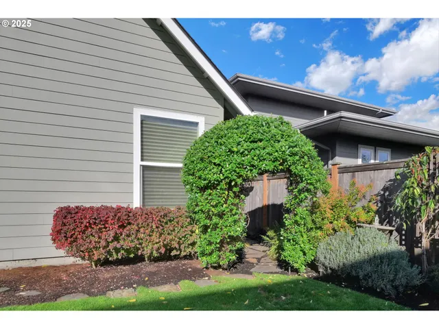 $886,000 | 2138 Country Haven Drive, Eugene, OR 97408