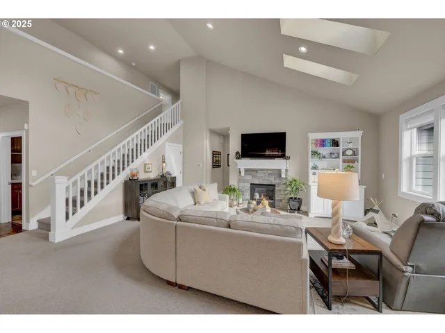 $886,000 | 2138 Country Haven Drive, Eugene, OR 97408