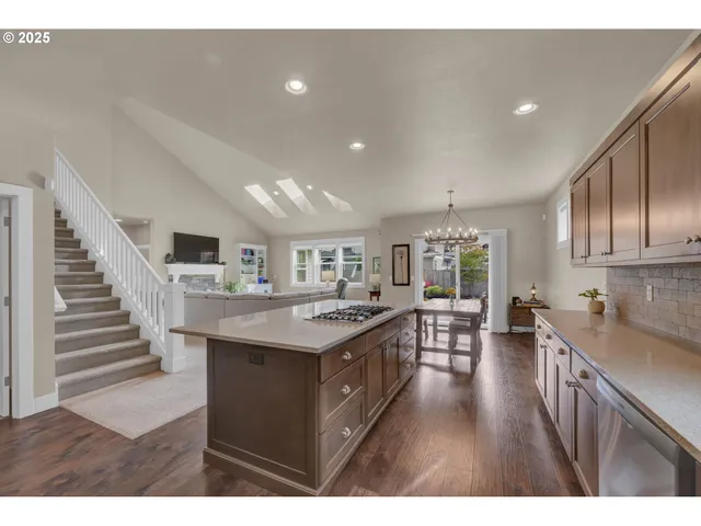 $886,000 | 2138 Country Haven Drive, Eugene, OR 97408