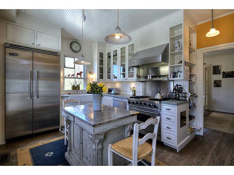 135 Ferry Road Bristol, RI 02809 - Photo 17 of 25 Kitchen.