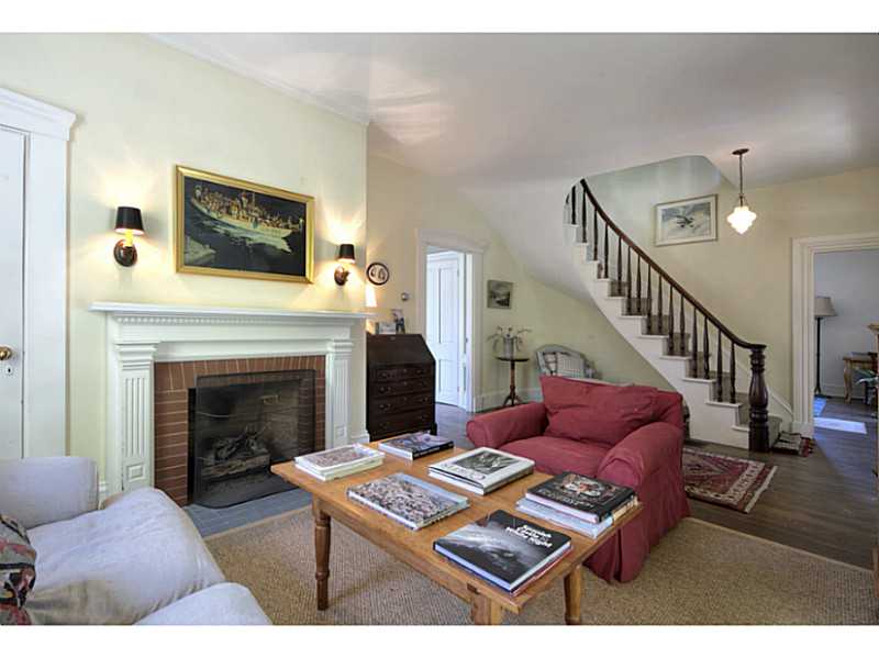 135 Ferry Road Bristol, RI 02809 - Photo 9 of 25 Living Room.