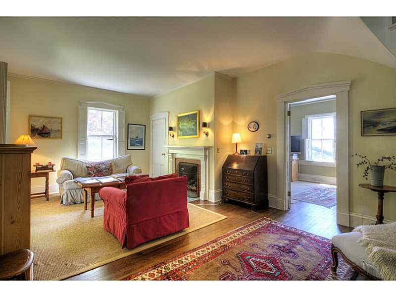 135 Ferry Road Bristol, RI 02809 - Photo 10 of 25 Living Room.