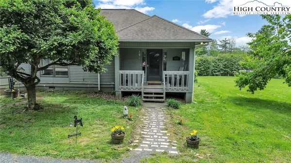 a view of house with a yard
