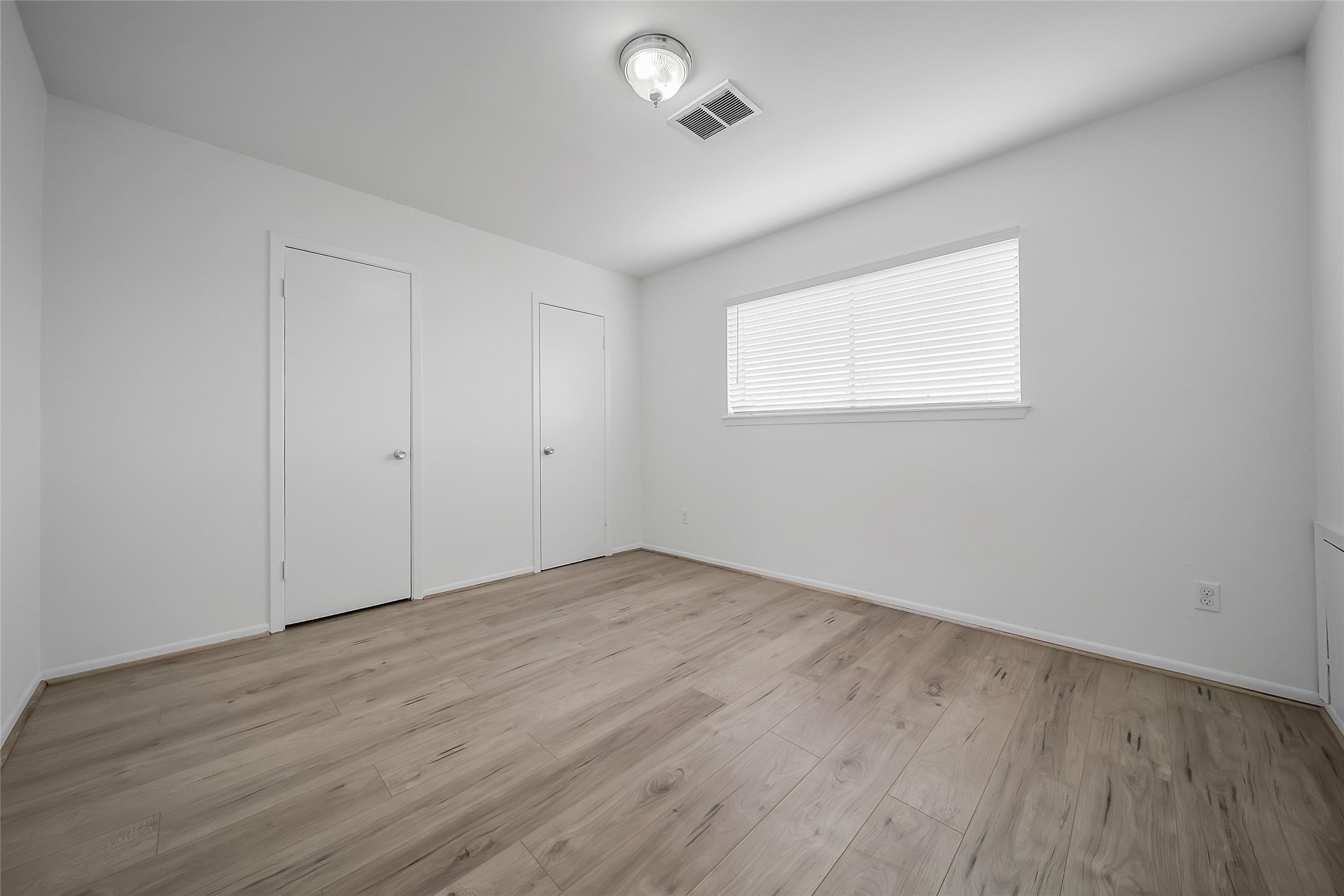 1403 Blalock Road, Unit 15 Houston, TX 77055 - Photo 17 of 21 an empty room with wooden floor and windows