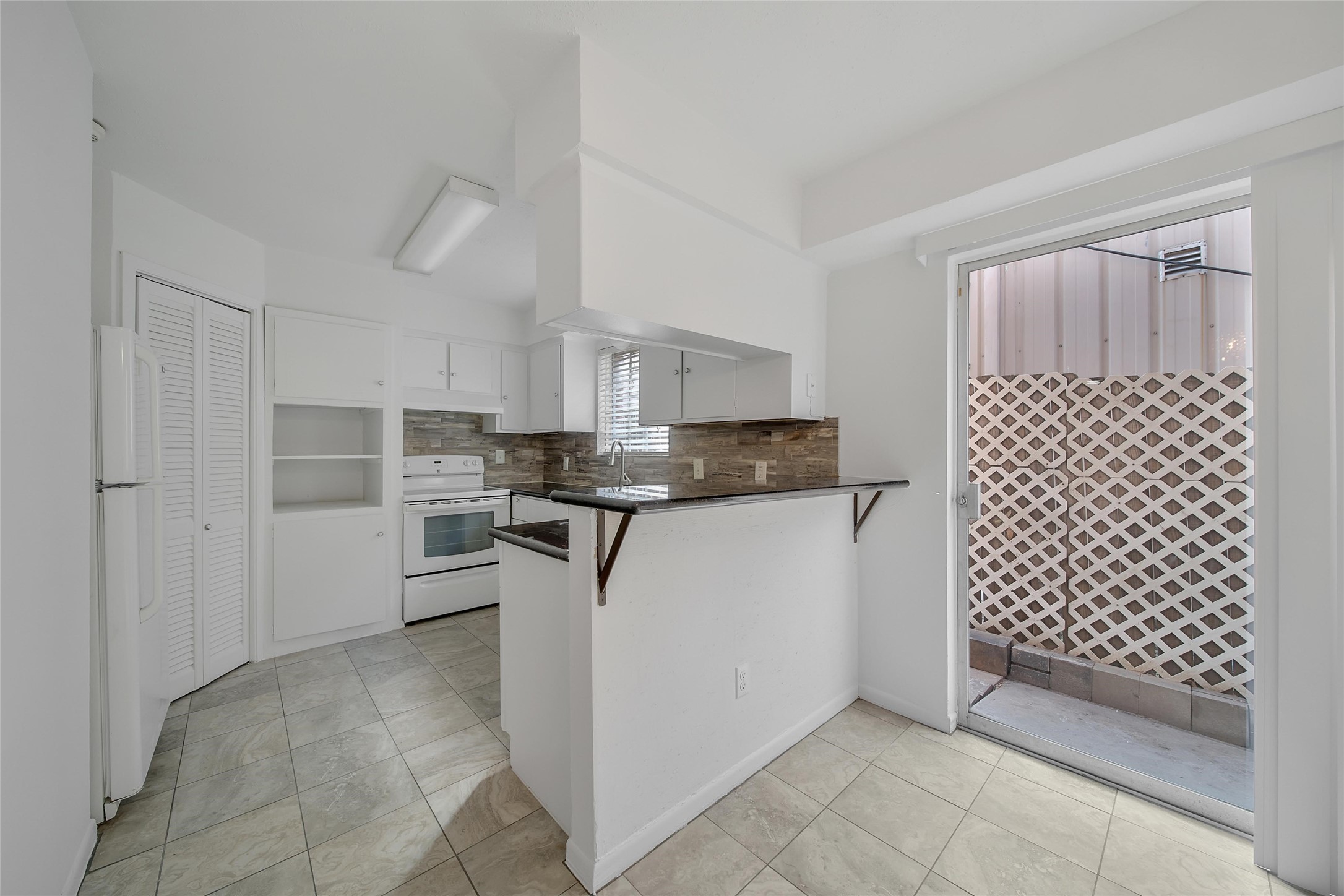 1403 Blalock Road, Unit 15 Houston, TX 77055 - Photo 8 of 21 a kitchen with stainless steel appliances a refrigerator and a sink