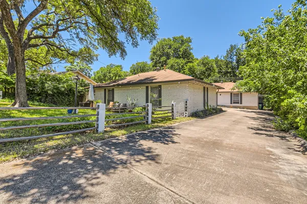 $725,000 | 3404 South Oak Drive, Austin, TX 78704