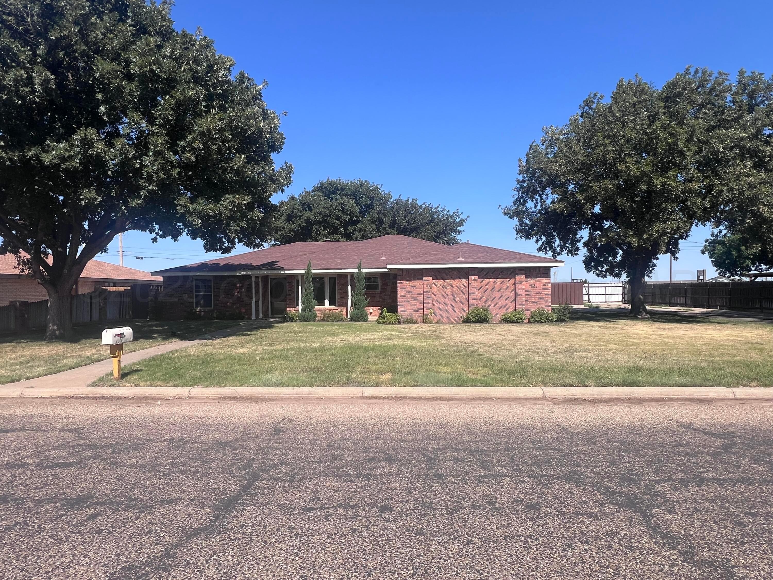 807 North Arrah Friona, TX 79035 - Photo 2 of 56 a front view of house with yard and green space