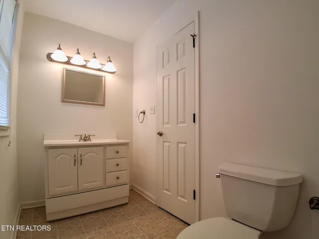 $675,000 | 302 Oostanali Circle, Loudon, TN 37774