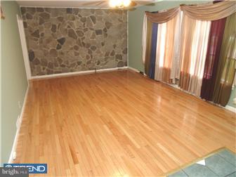209 West County Line Road Hatboro, PA 19040 - Photo 10 of 12 Living Room