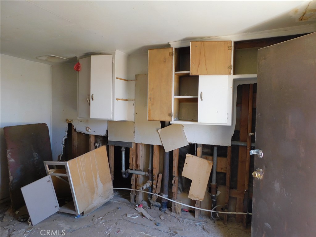 25372 Jade Road Barstow, CA 92311 - Photo 7 of 28 a view of kitchen and dining room with wooden floor