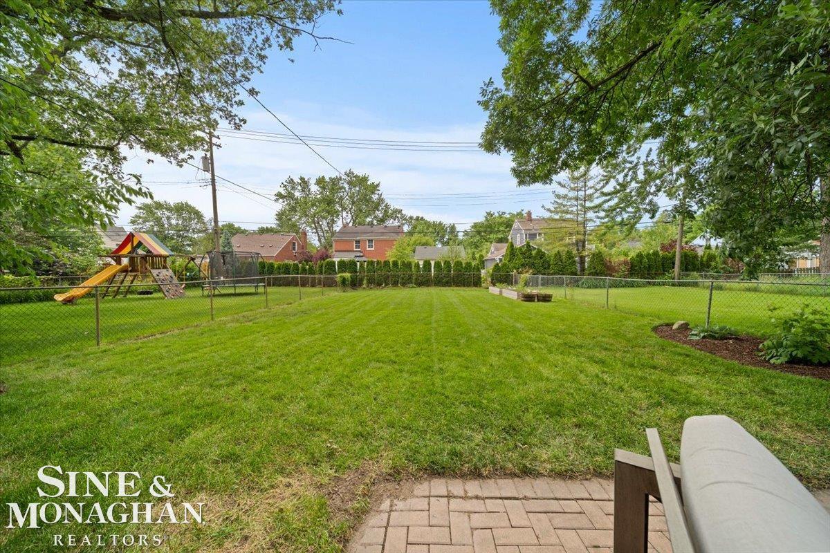 1729 Hampton Road Grosse Pointe, MI 48236 - Photo 32 of 38 50144805-4425a44b-a6df-4f90-8c7d-feca24d089cb.JPG
