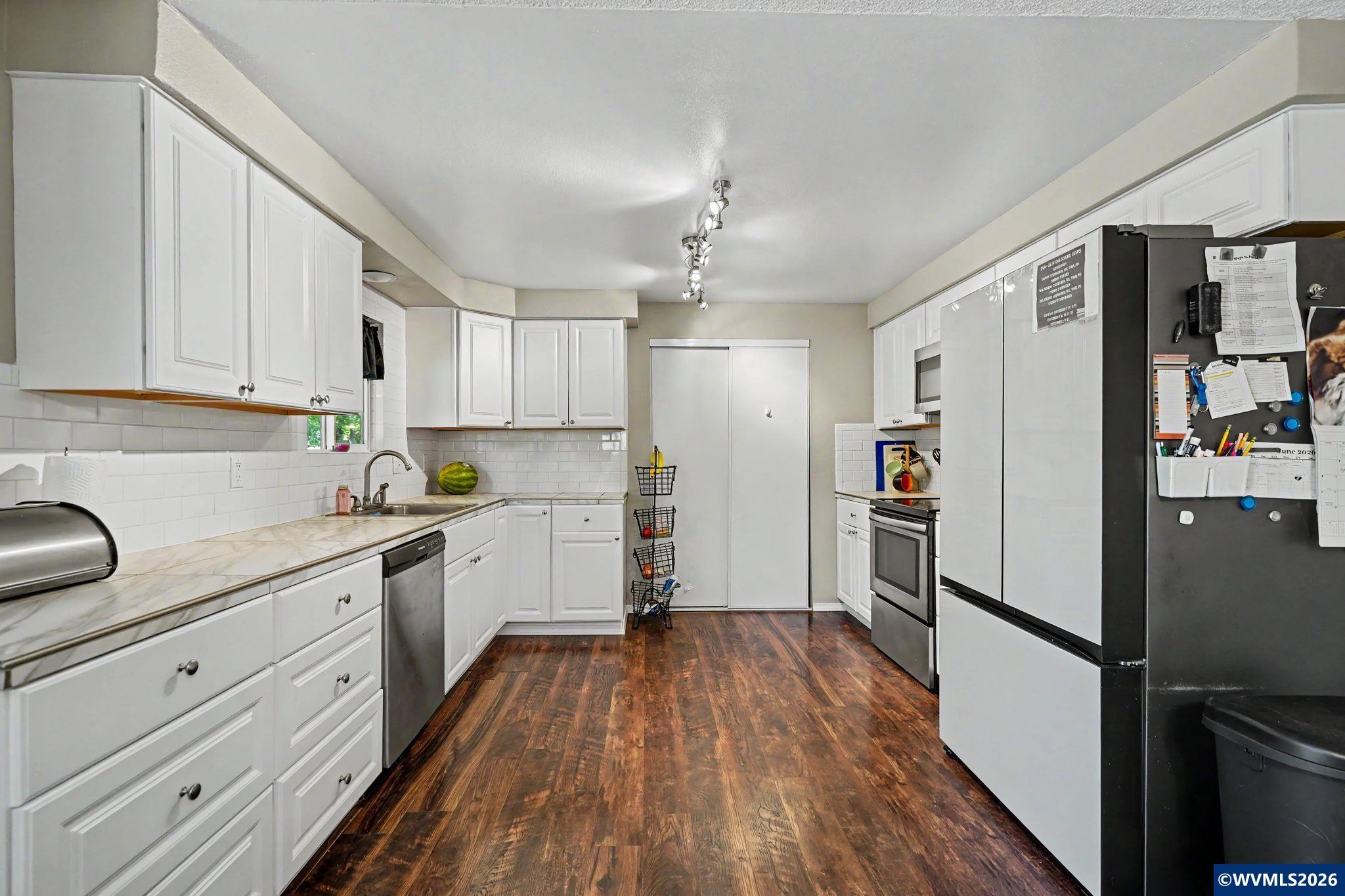 460 North 12th Street Independence, OR 97351 - Photo 13 of 34