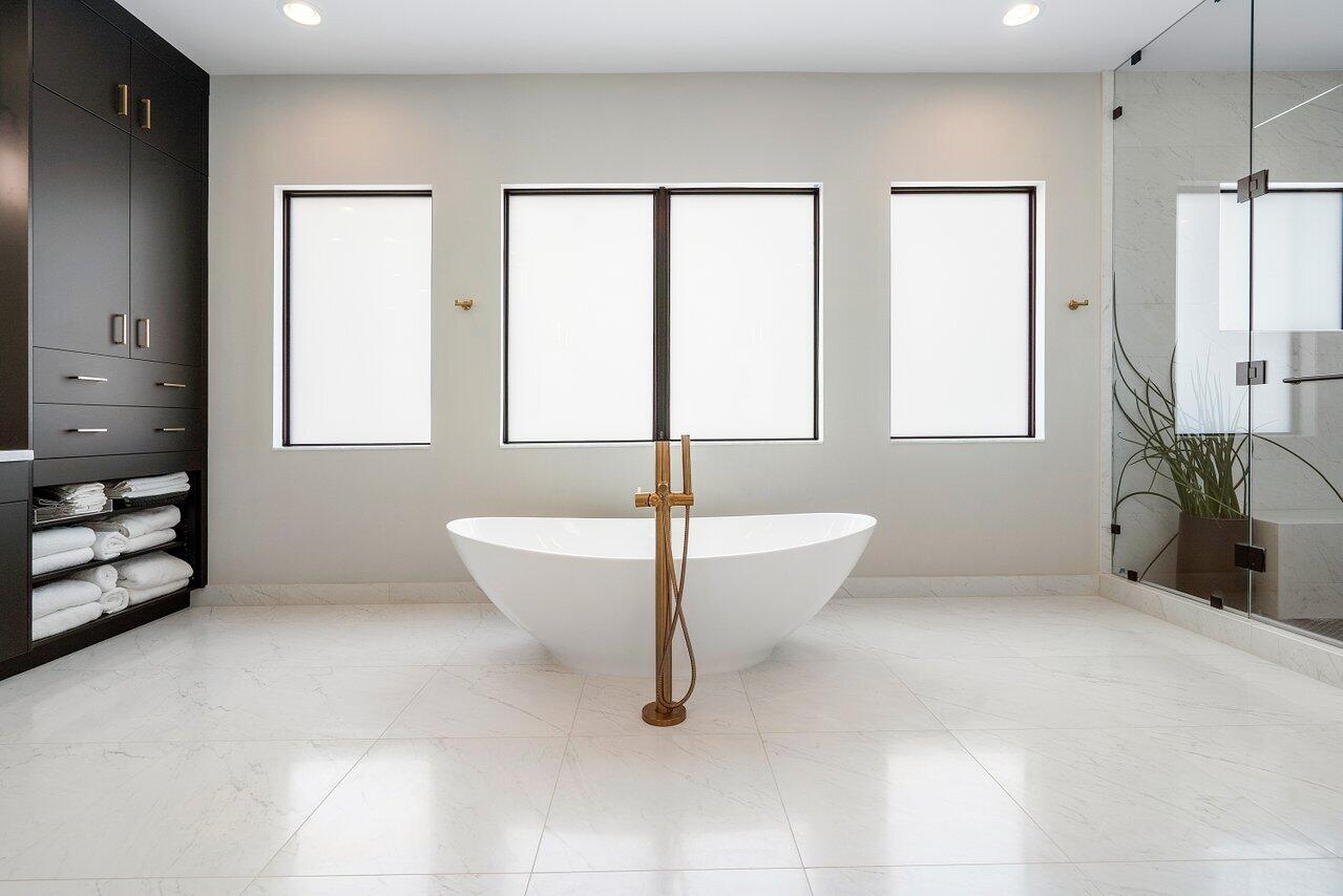 9054 Benedetta Place Boca Raton, FL 33496 - Photo 27 of 50 Primary Bathroom