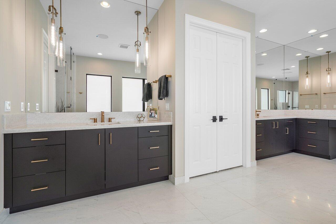 9054 Benedetta Place Boca Raton, FL 33496 - Photo 29 of 50 Primary Bathroom