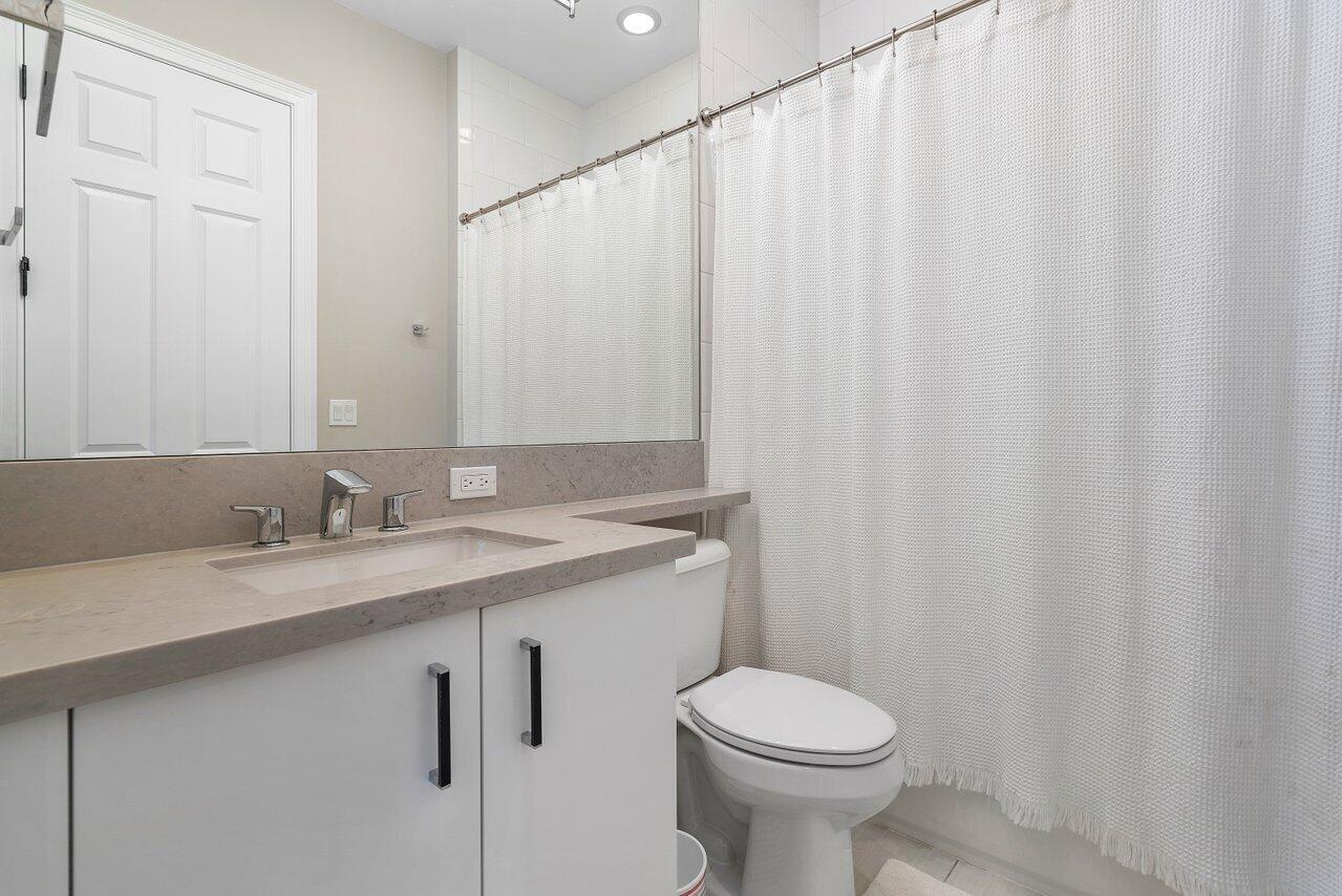 9054 Benedetta Place Boca Raton, FL 33496 - Photo 33 of 50 En-suite bathroom