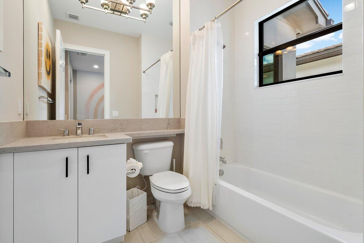 9054 Benedetta Place Boca Raton, FL 33496 - Photo 35 of 50 En-suite bathroom
