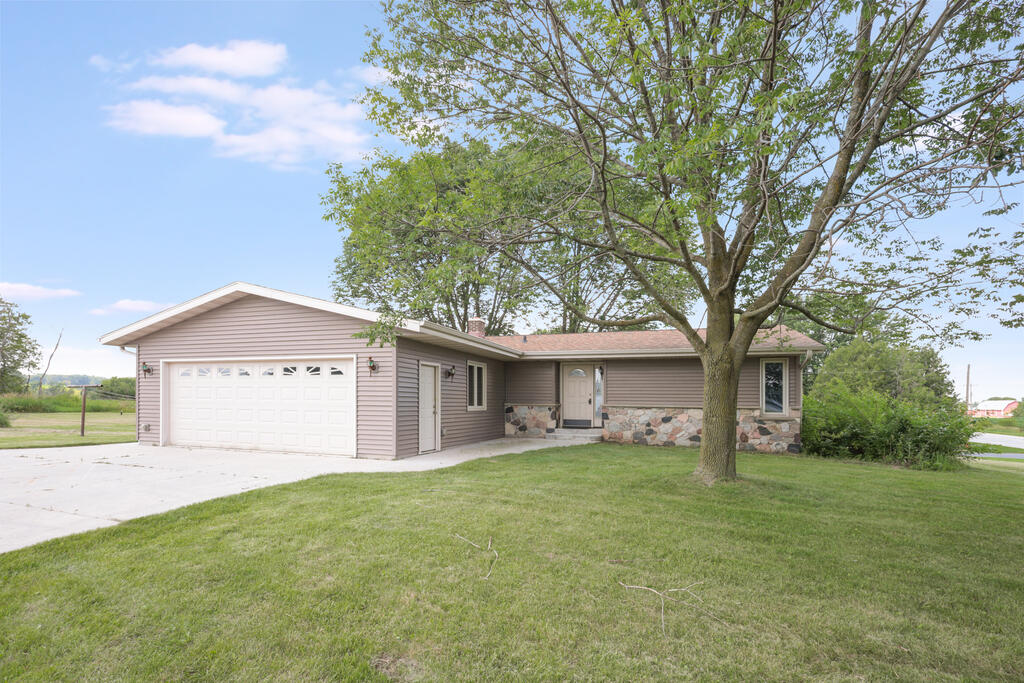1316 South County Highway Manitowoc, WI 54220 - Photo 1 of 1 IMG_6597