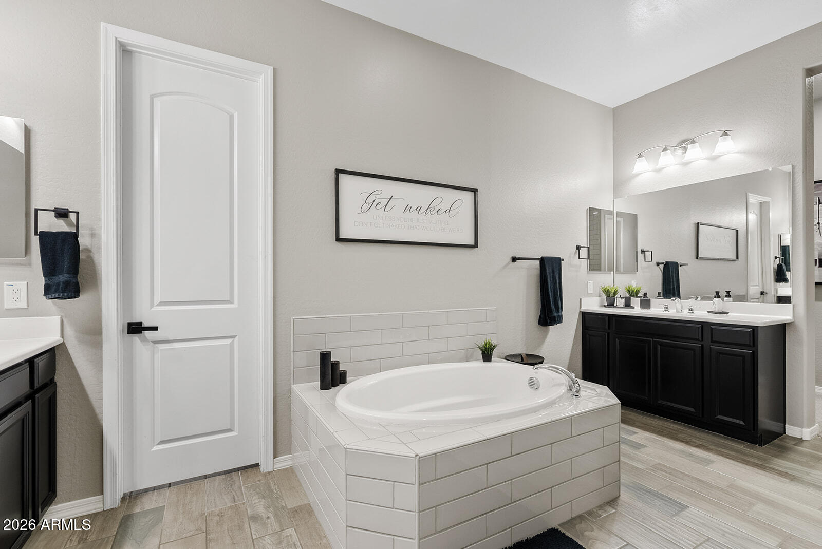 19411 East Timberline Road Queen Creek, AZ 85142 - Photo 32 of 44 a bathroom with a sink a mirror and a bathtub