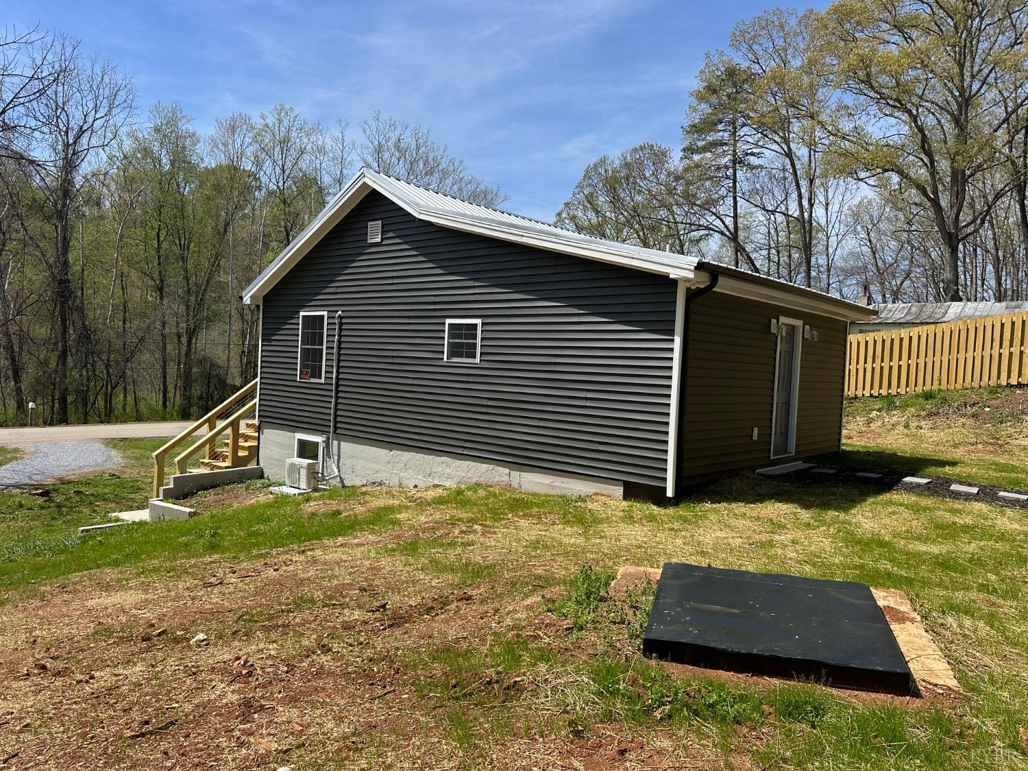 1221 Lynch Road Altavista, VA 24517 - Photo 12 of 14 a backyard of a house