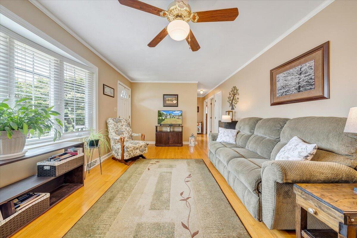 501 Olney Road Vinton, VA 24179 - Photo 7 of 49 a living room with furniture and a large window