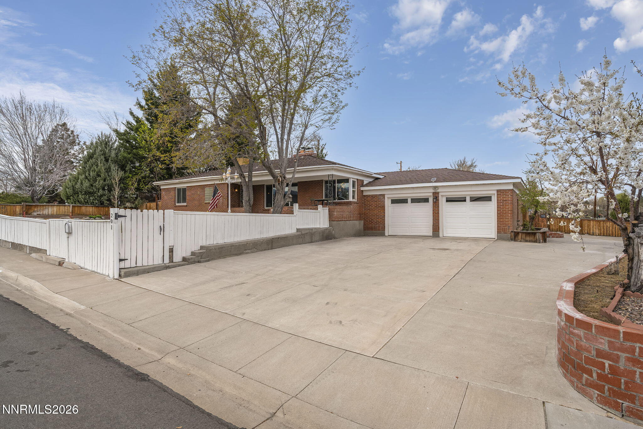 201 Sunnyside Drive Reno, NV 89503 - Photo 2 of 45 2-web-or-mls-_DSC9669