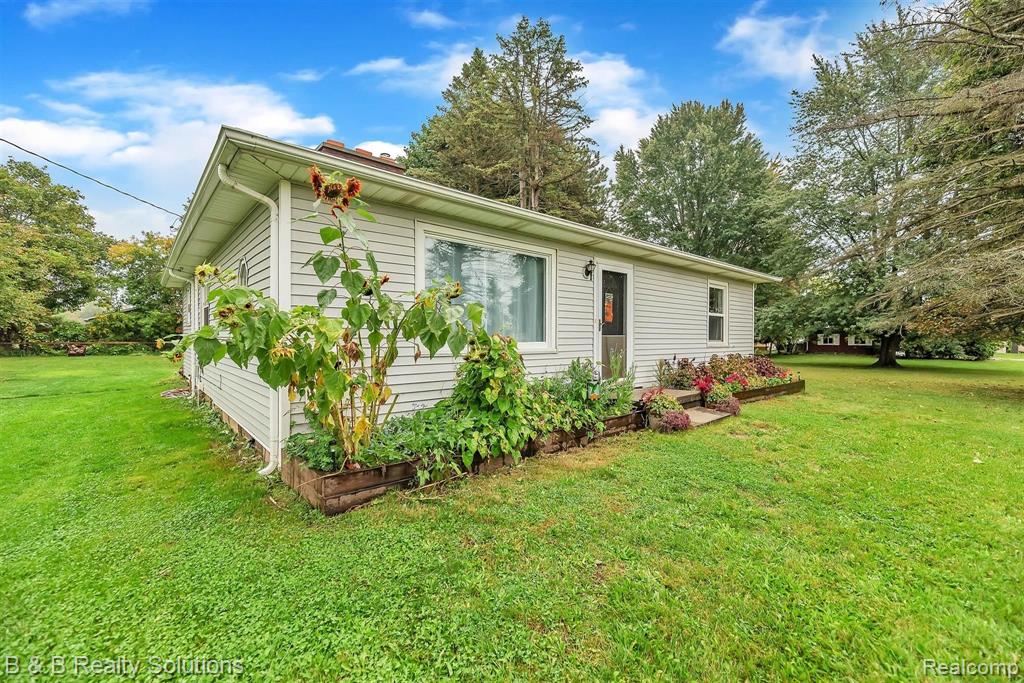 5220 North State Road Davison, MI 48423 - Photo 2 of 45