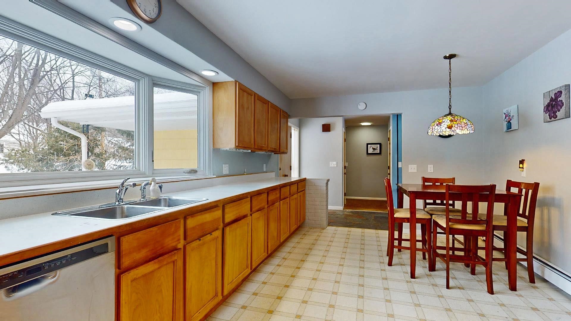27 Ridgewood Drive Burlington, VT 05408 - Photo 14 of 40 Gallery Image 14