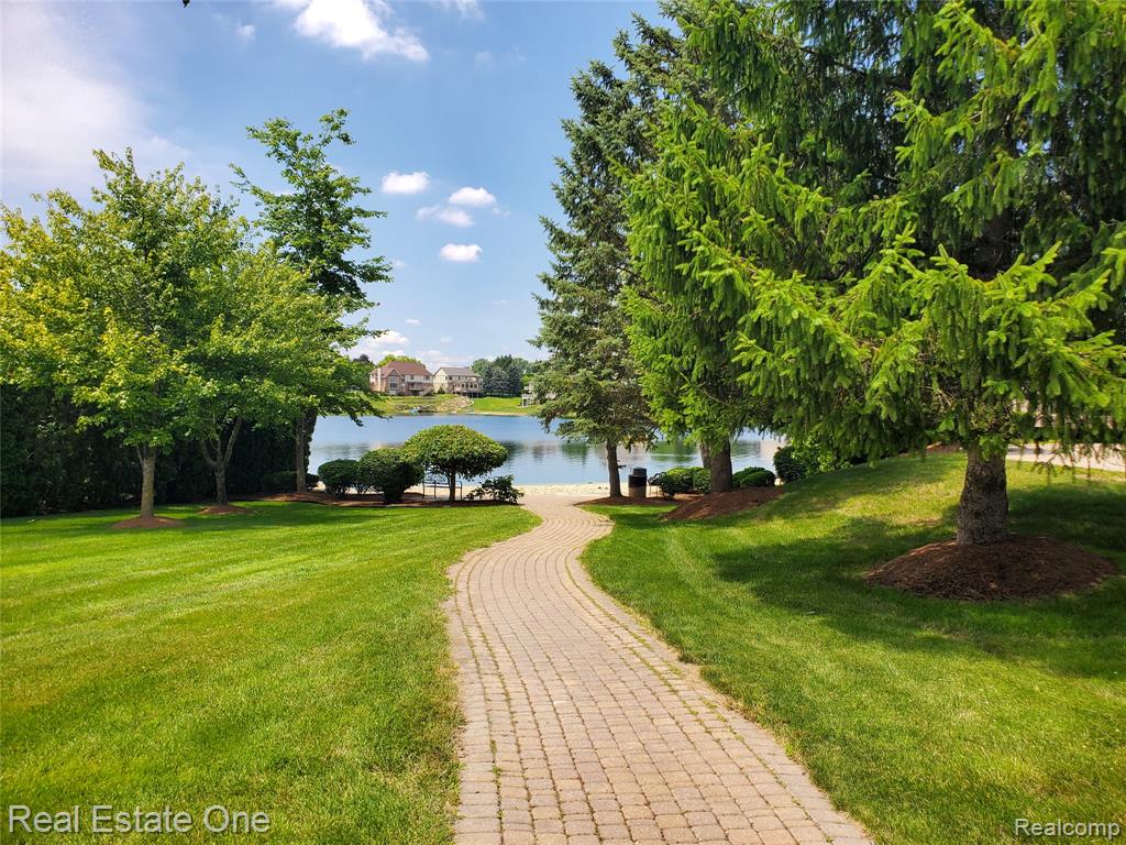 6595 Edith Court Troy, MI 48085 - Photo 10 of 59