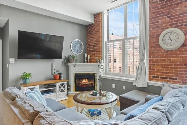 $2,700 | 11 Lake Street, Unit 125, Wakefield, MA 01880