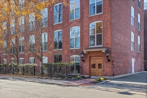 $2,700 | 11 Lake Street, Unit 125, Wakefield, MA 01880