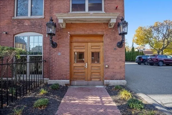 $2,700 | 11 Lake Street, Unit 125, Wakefield, MA 01880