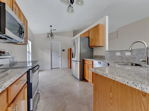$2,395 | 2111 Corner Point Court, Orlando, FL 32820