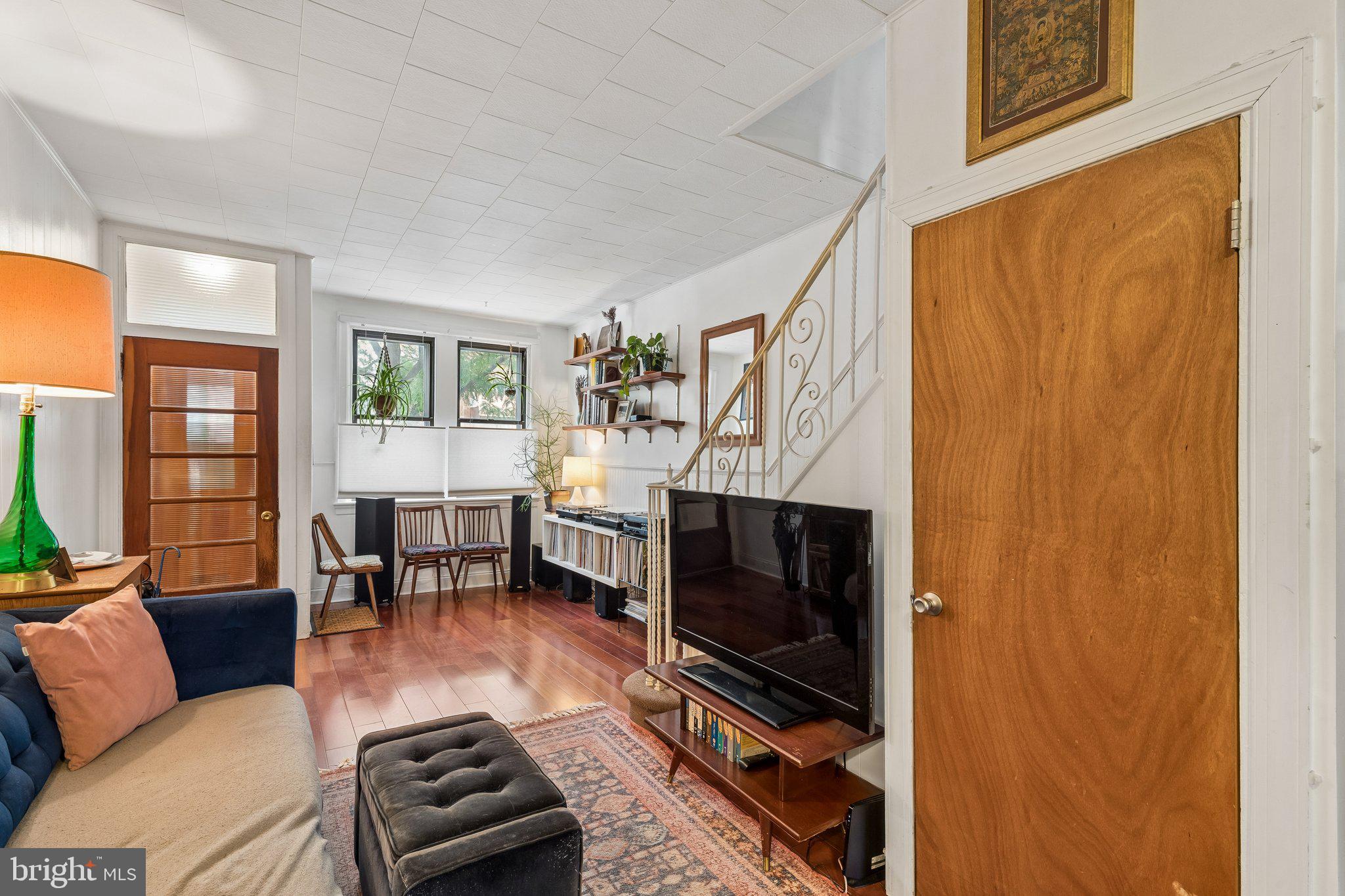 403 Tasker Street Philadelphia, PA 19148 - Photo 5 of 29 Living Room
