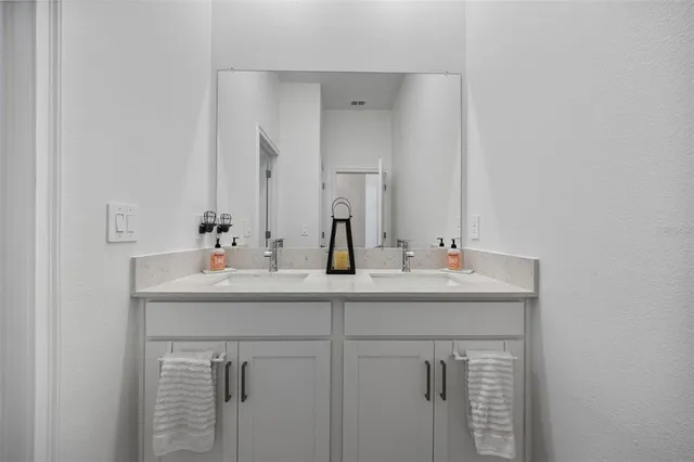 $3,700 | 6834 115th Street East, Palmetto, FL 34221