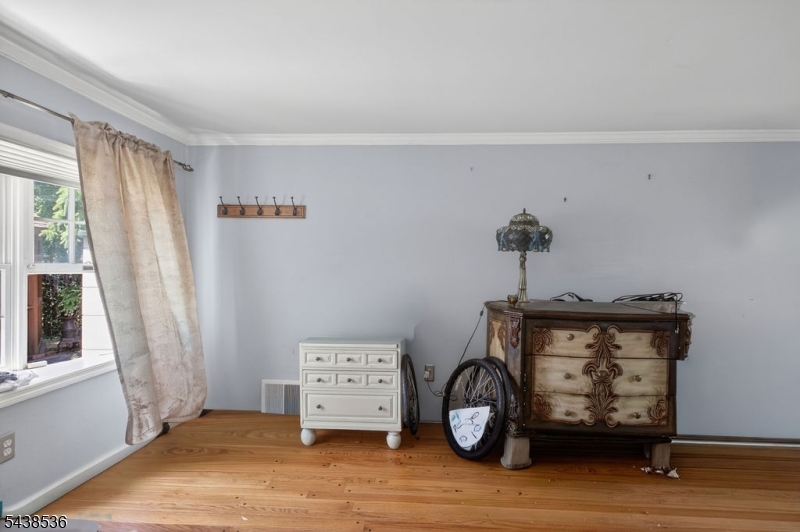 364 Acacia Road Scotch Plains, NJ 07076 - Photo 11 of 30