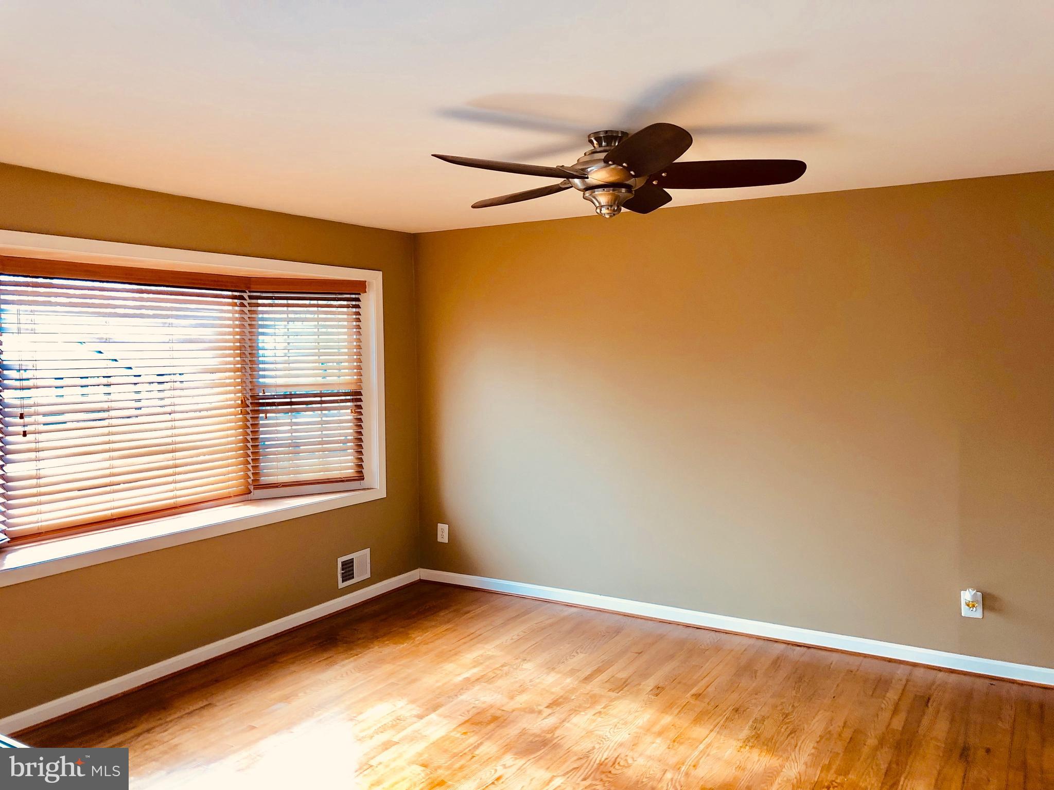 1324 Gresham Road Silver Spring, MD 20904 - Photo 3 of 36 Living Rm