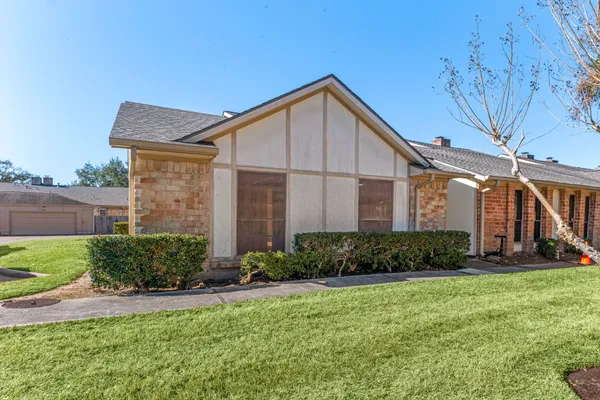 $222,000 | 36 Pinehurst Lane, Missouri City, TX 77459