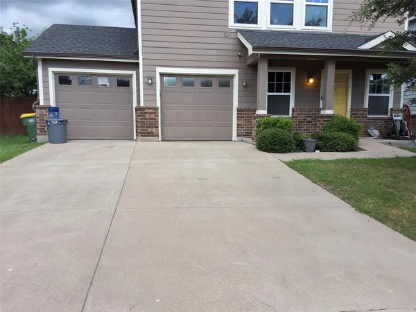 $304,900 | 112 Hancock Street, Venus, TX 76084