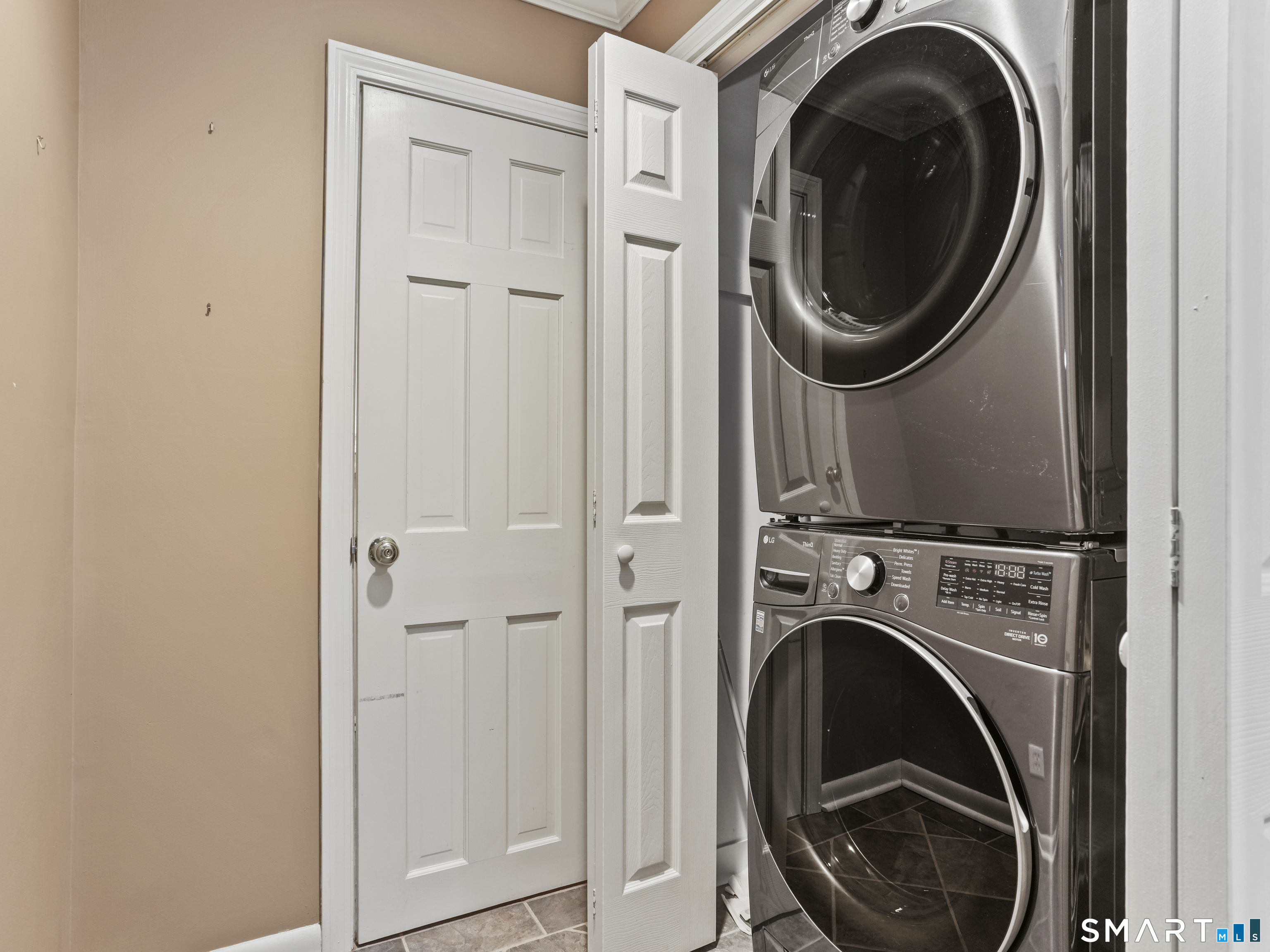 548 Howellton Road Orange, CT 06477 - Photo 23 of 37