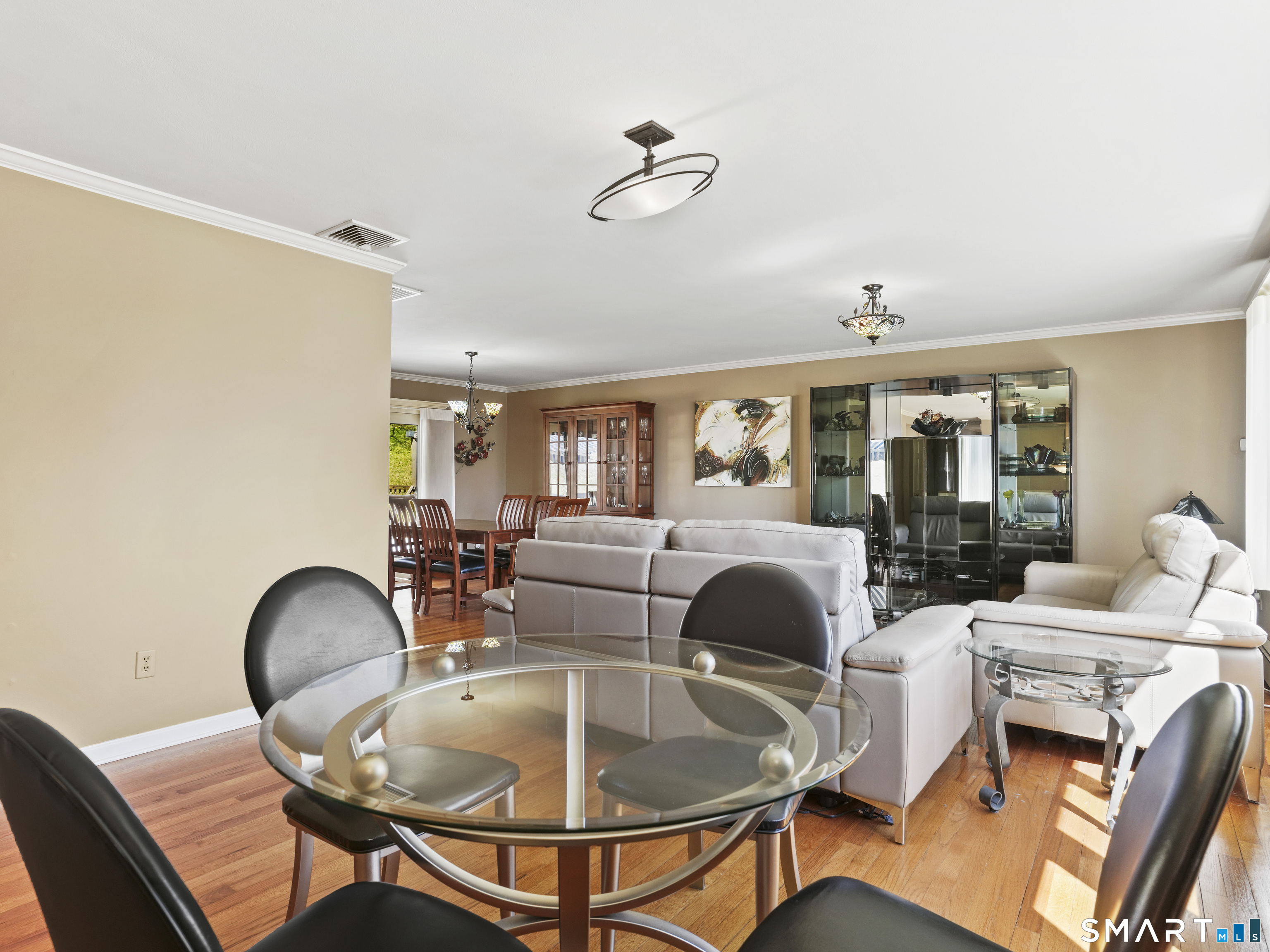 548 Howellton Road Orange, CT 06477 - Photo 5 of 37