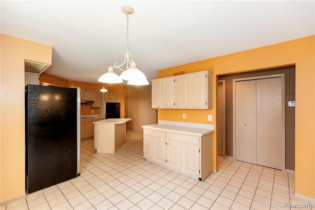 30516 Huntsman Drive West Farmington Hills, MI 48331 - Photo 21 of 54
